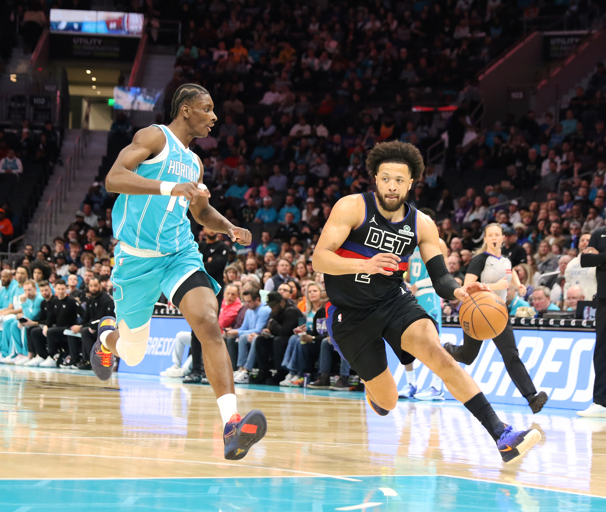 星空体育-坎宁安33+9+7米勒24分 活塞客场力克黄蜂